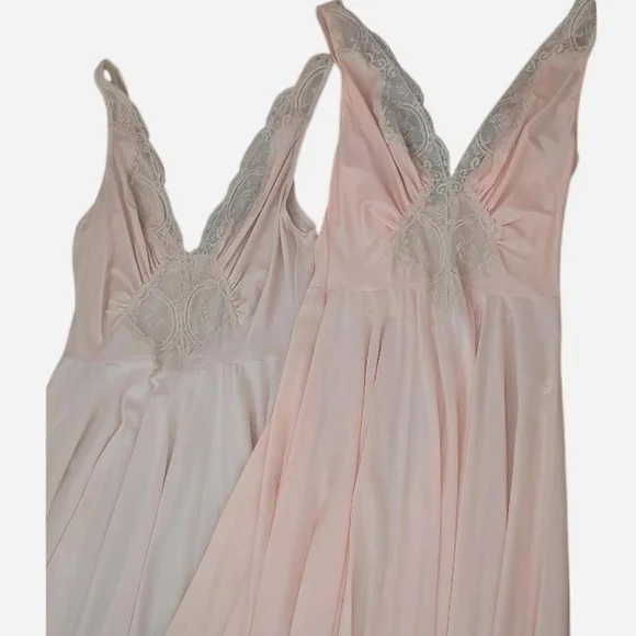 Vintage Olga Cream/Champagne Nightgown (fits a Small/Medium) ‼️Open to Offers - Picture 3 of 6